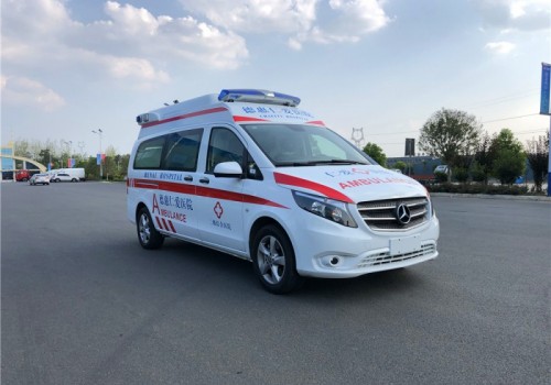 奔馳威霆高頂救護(hù)車(chē)